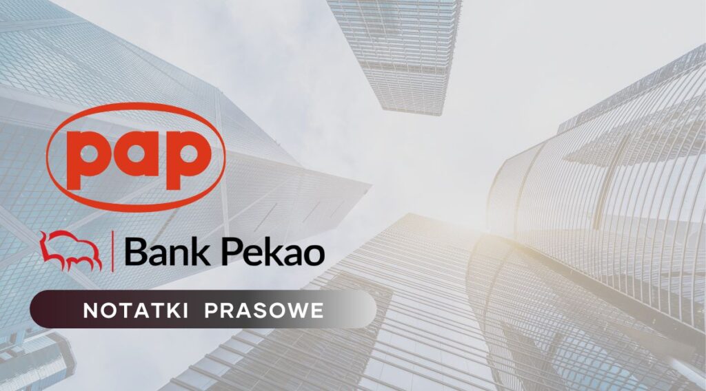 Zdjęcie jest ilustracją do artykułu: XII Raport Banku Pekao S.A. o sytuacji MMŚP: nastroje przedsiębiorców lepsze niż przed rokiem. Przedstawia zdjęcie wieżowców w Warszawie. PO lewej stronie znajdują się logo: PAP, Banku Pekao, oraz tytuł działu Notatki Prasowe.