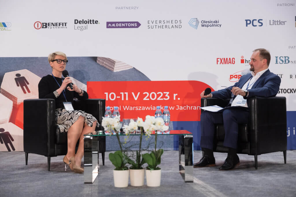 Zdjęcie nr 6. Przedstawia prelegentów biorących udział w XI edycji Kongresu HR Spółek Giełdowych SEG