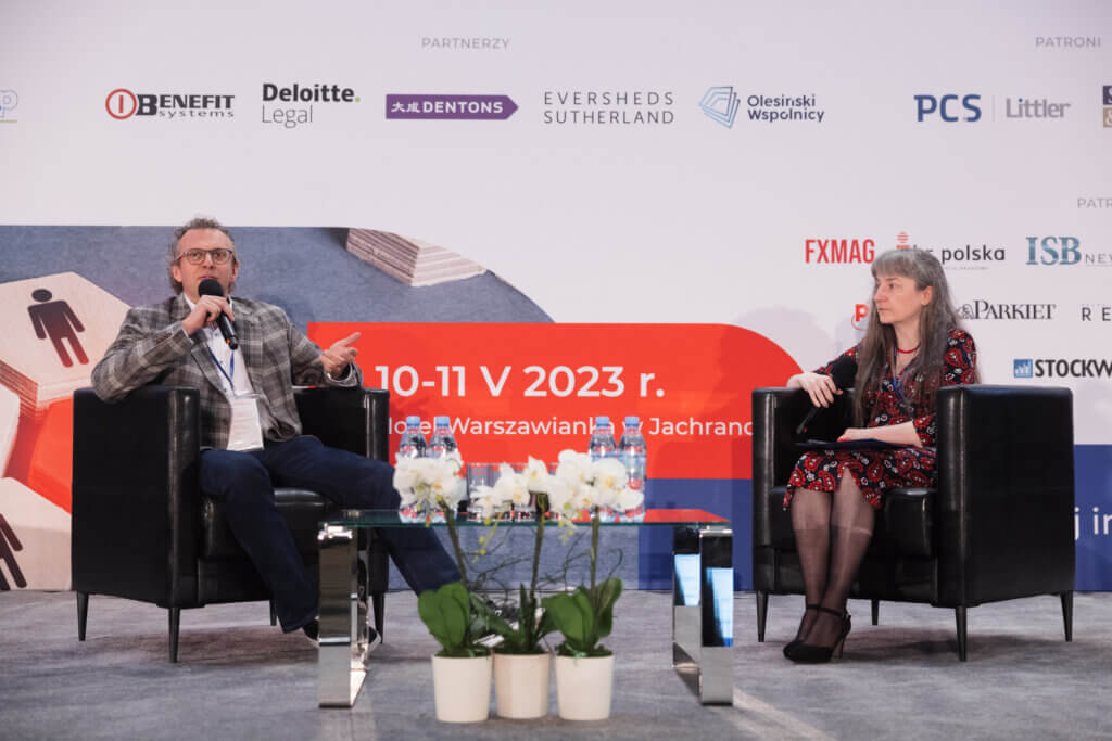 Zdjęcie nr 4. Przedstawia prelegentów biorących udział w XI edycji Kongresu HR Spółek Giełdowych SEG