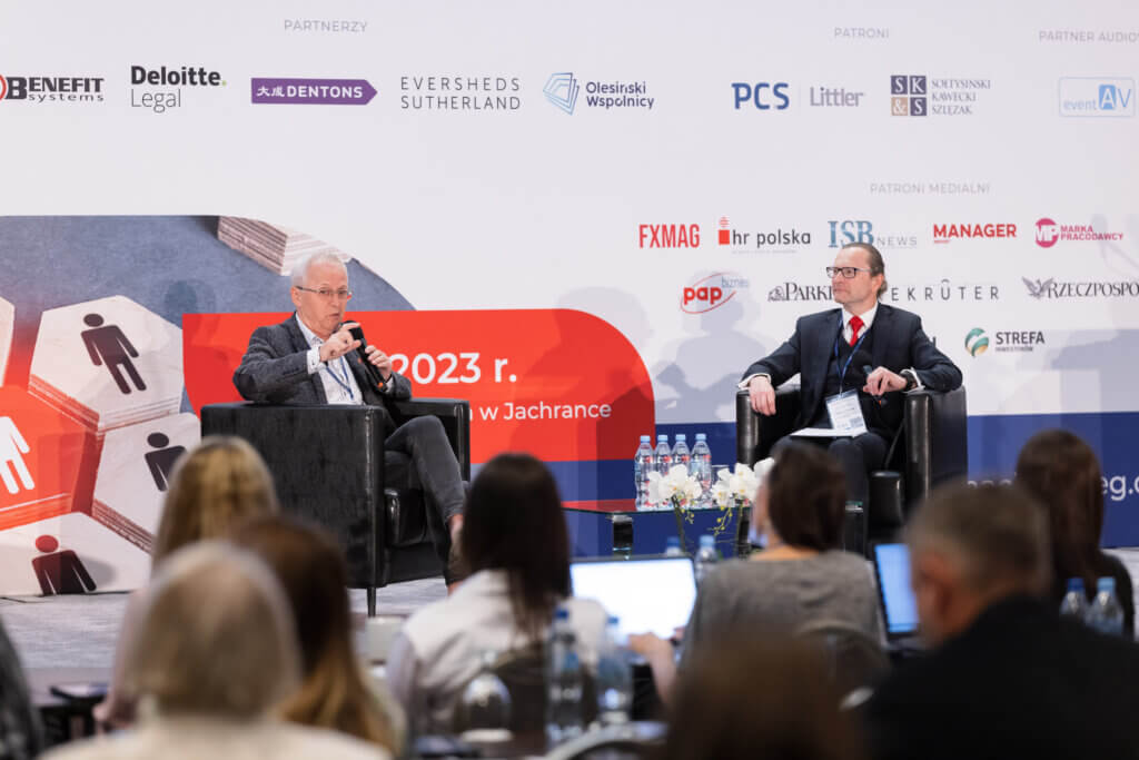 Zdjęcie nr 2. Przedstawia prelegentów biorących udział w XI edycji Kongresu HR Spółek Giełdowych SEG