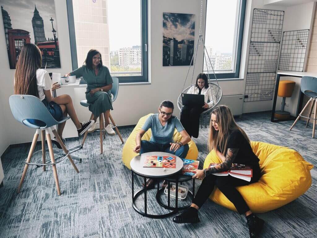 Ilustracja do artykułu "Jak skutecznie zintegrować zespół po powrocie do biura?" 