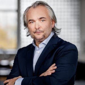 Zdjęcie Roberta Kroola, jest ilustracją do wywiad z nim