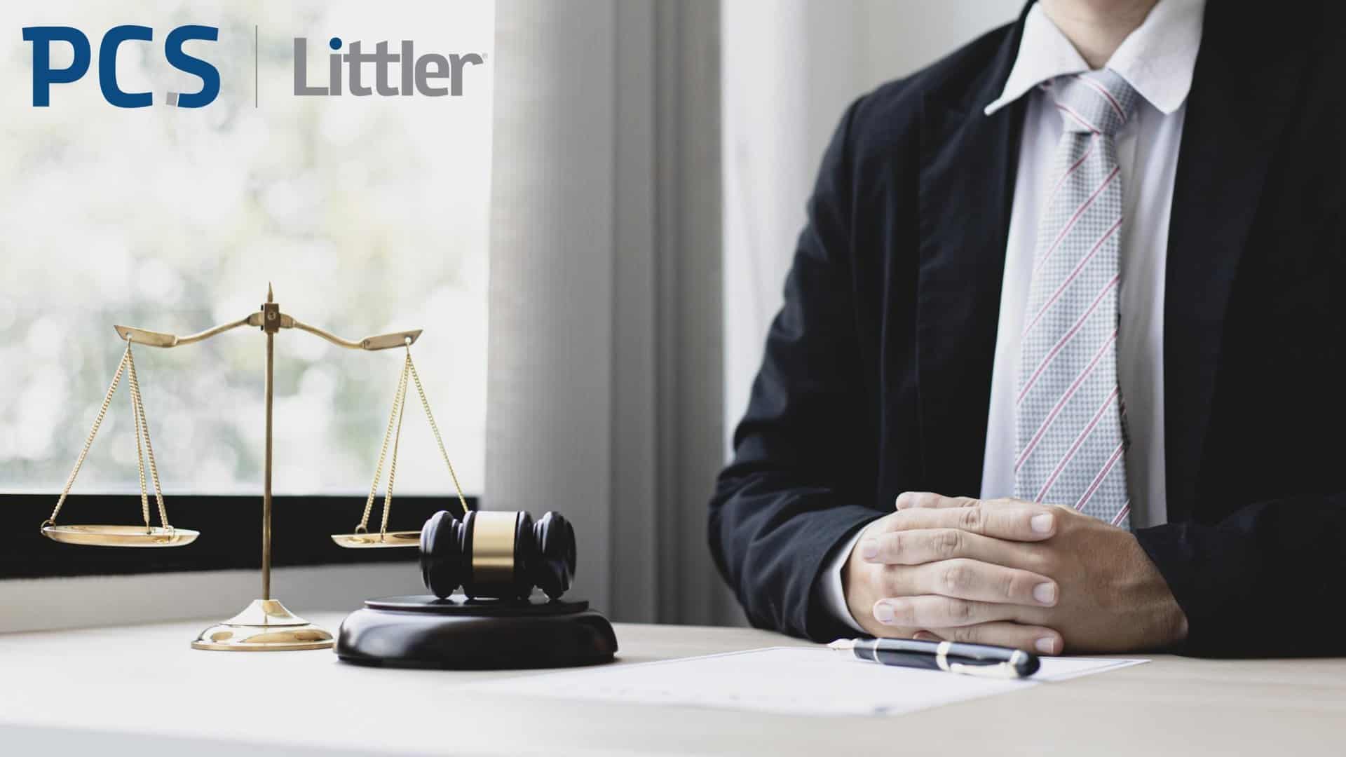 Obrazek jest ilustracją do artykułu: Nowelizacja kodeksu pracy w 2022 – szykują się istotne zmiany. Przedstawia prawnika siedzącego przy stole, przed nim waga symbol sprawiedliwości oraz młotek sędziowski.