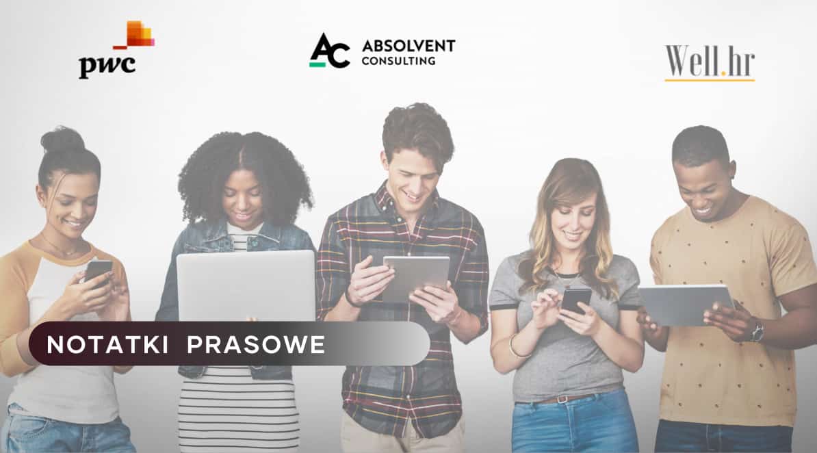 Zdjęcie jest ilustracją do artykułu: Wysokie zarobki stały się najważniejsze dla młodych Polaków. Trzy lata temu była to przyjazna atmosfera w pracy. Zdjęcie przedstawia: Piątka młodych osób w tle. W lewym dolnym rogu napis "Notatki prasowe". W górnej części grafiki trzy logotypy firm: pwc, absolvent consulting i well.hr.