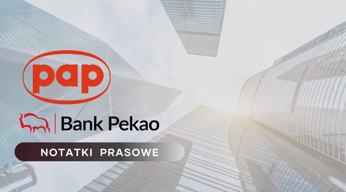 Zdjęcie jest ilustracją do artykułu: XII Raport Banku Pekao S.A. o sytuacji MMŚP: nastroje przedsiębiorców lepsze niż przed rokiem. Przedstawia zdjęcie wieżowców w Warszawie. PO lewej stronie znajdują się logo: PAP, Banku Pekao, oraz tytuł działu Notatki Prasowe.