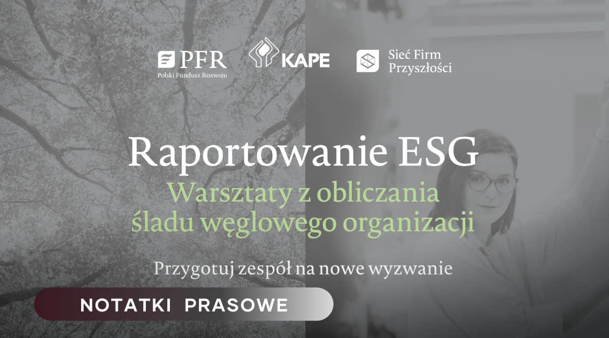 Czarnobiałe zdjęcie drzew i kobiety. Po środku znajdują się logo organizatorów wydarzenia Raportowanie ESG i zachęta do wzięcia udziału w wydarzeniu.