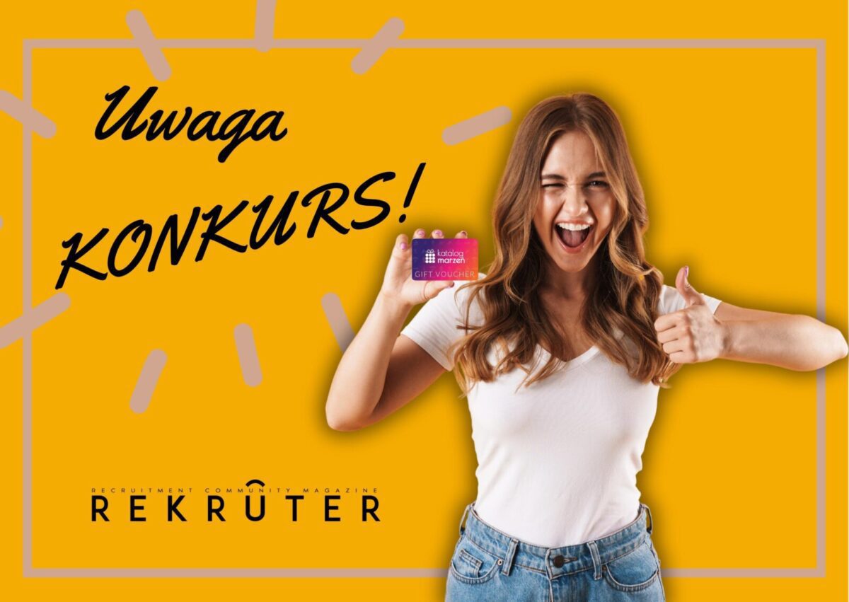 Ilustracja do artykułu Konkurs "Marzenia przyciągają talenty!" [REGULAMIN KONKURSU]. Przedstawia młodą dziewczynę, która trzyma jedna dłoń z podniesionym kciukiem, na znak zwycięstwa, a w drugiej trzyma kartę-nagrodę. Nad nią znajduje się tytuł " Uwaga Konkurs !". Poniżej znajduje się logo Rekruter.