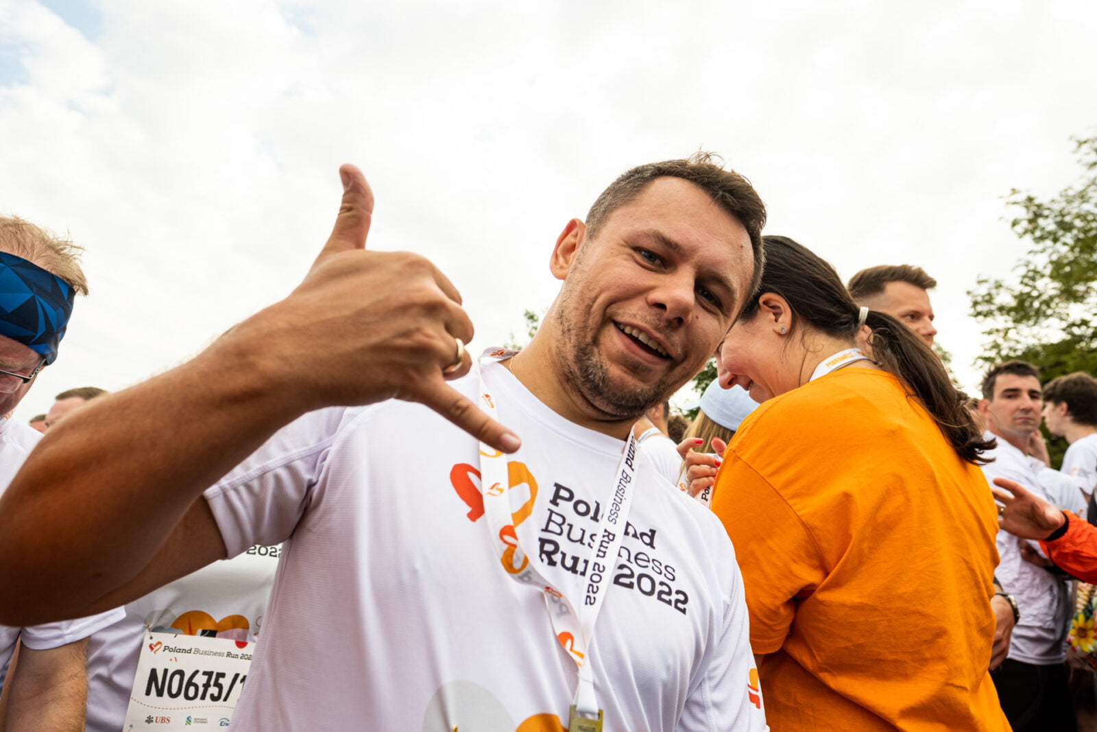 Ilustracja do notatki prasowej pt. "Przebiegli już ponad 20 000 km, by pomóc. W tym roku w Poland Business Run wystawią rekordowe 100 drużyn!"