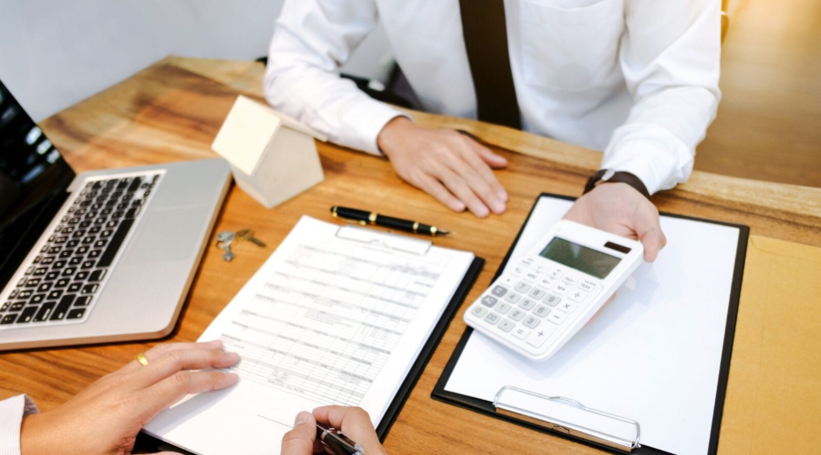 Ilustracja do artykułu pt. "Czym wyróżnia się kredyt dla pracowników banku?"