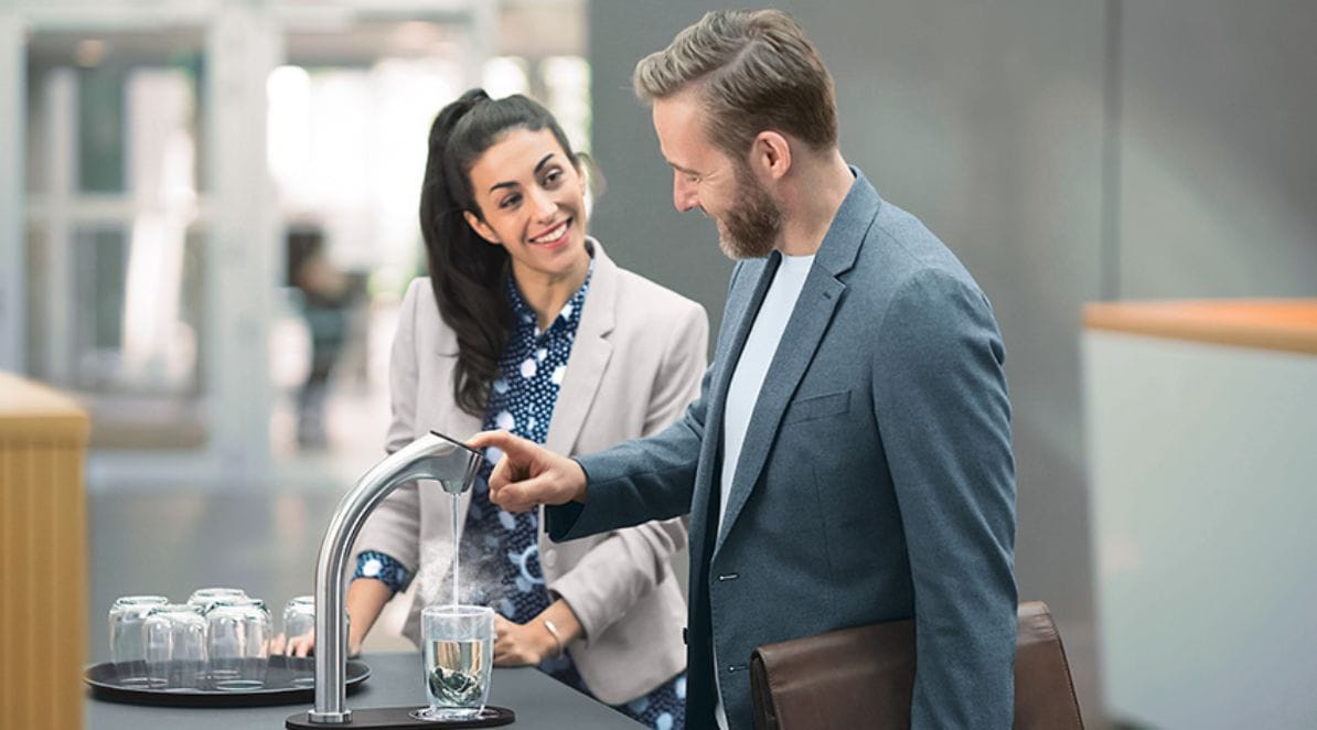 Ilustracja do no notatki prasowej pt. "Czy warto inwestować w inteligentne systemy zarządzania wodą w firmie?"