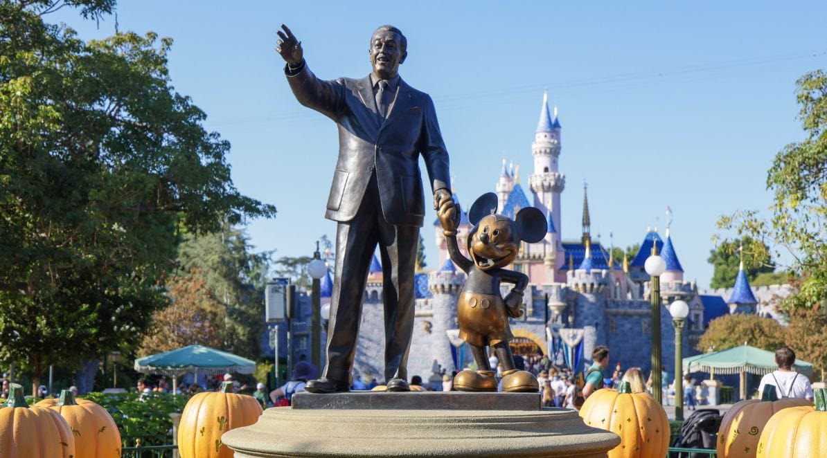 Ilustracja do artykułu pt. "Dlaczego Disney redukuje zatrudnienie? Kulisy zmian w strategii giganta medialnego"