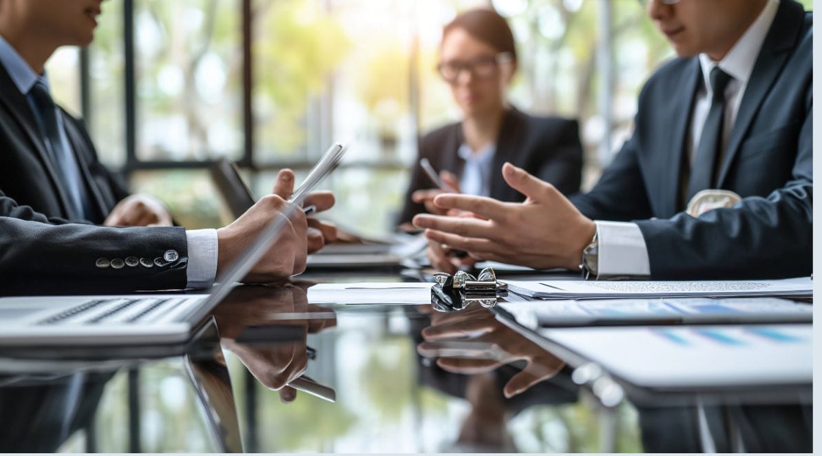 Ilustracja do notatki prasowej pt. "Został rok do wdrożenia transparentności wynagrodzeń. Czy organizacje zdążą się przygotować i co będzie należało do ich obowiązków?"