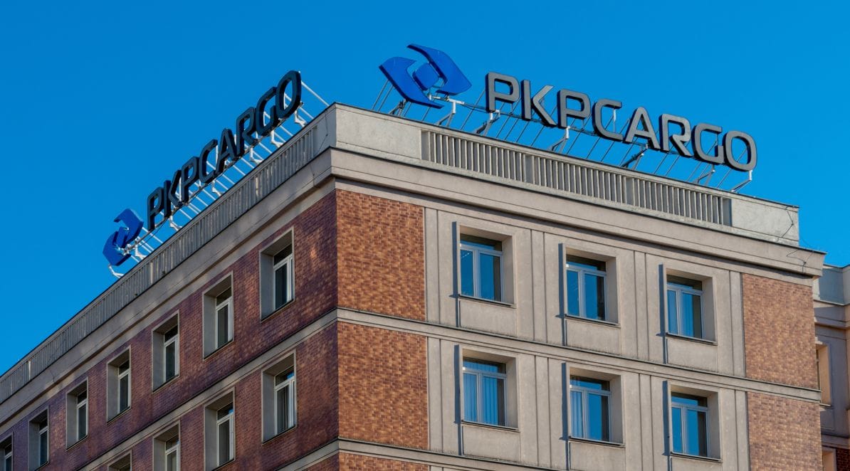 Ilustracja do artykułu pt. "PKP Cargo planuje zwolnienia grupowe – czy możliwości operacyjne spółki są zagrożone?"