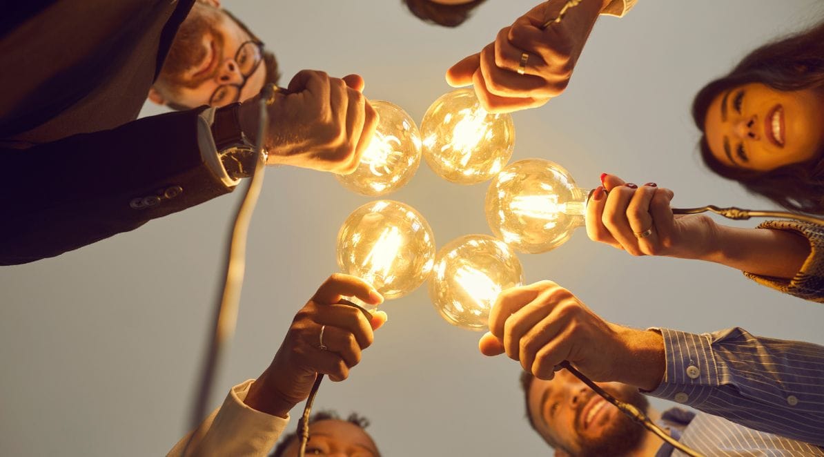 Ilustracja do artykułu pt. "Cisza, rytm i napięcie. Jak lider zarządza poznawczą energią zespołu?"