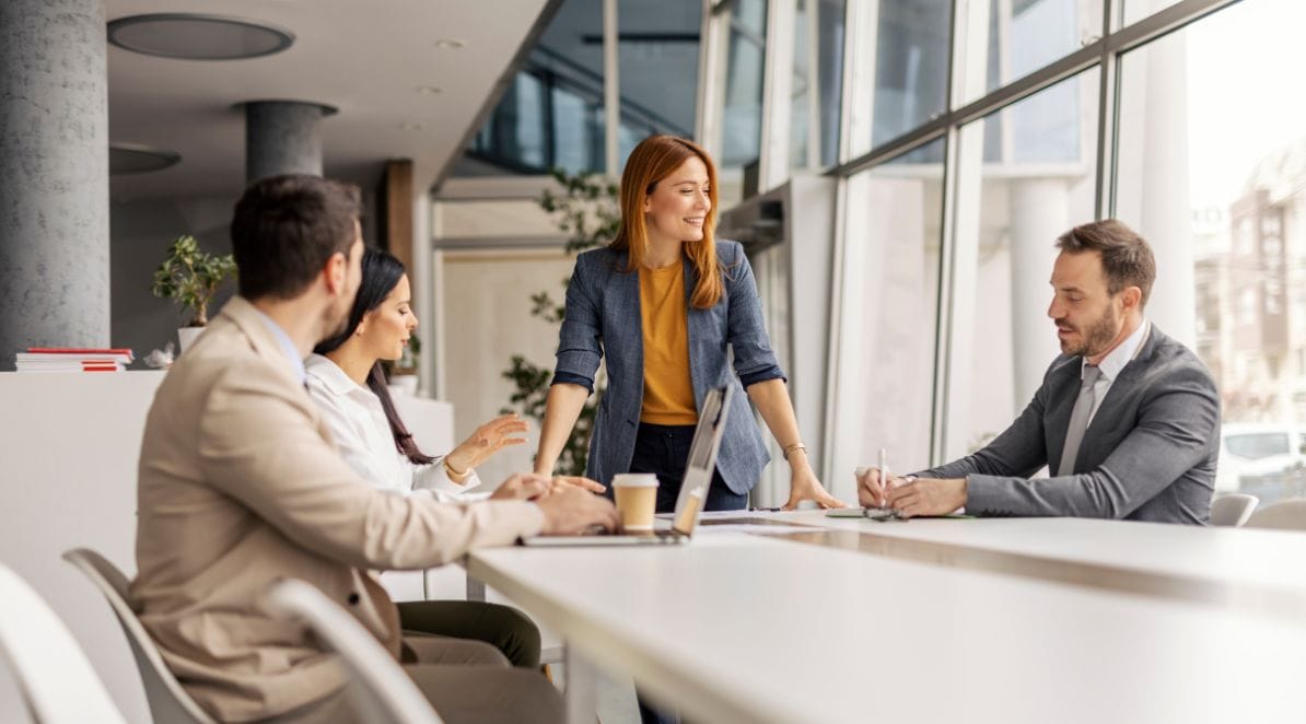 Ilustracja do artykułu pt. "Od potencjału do przywództwa – 5 kluczowych strategii rozwoju liderów"