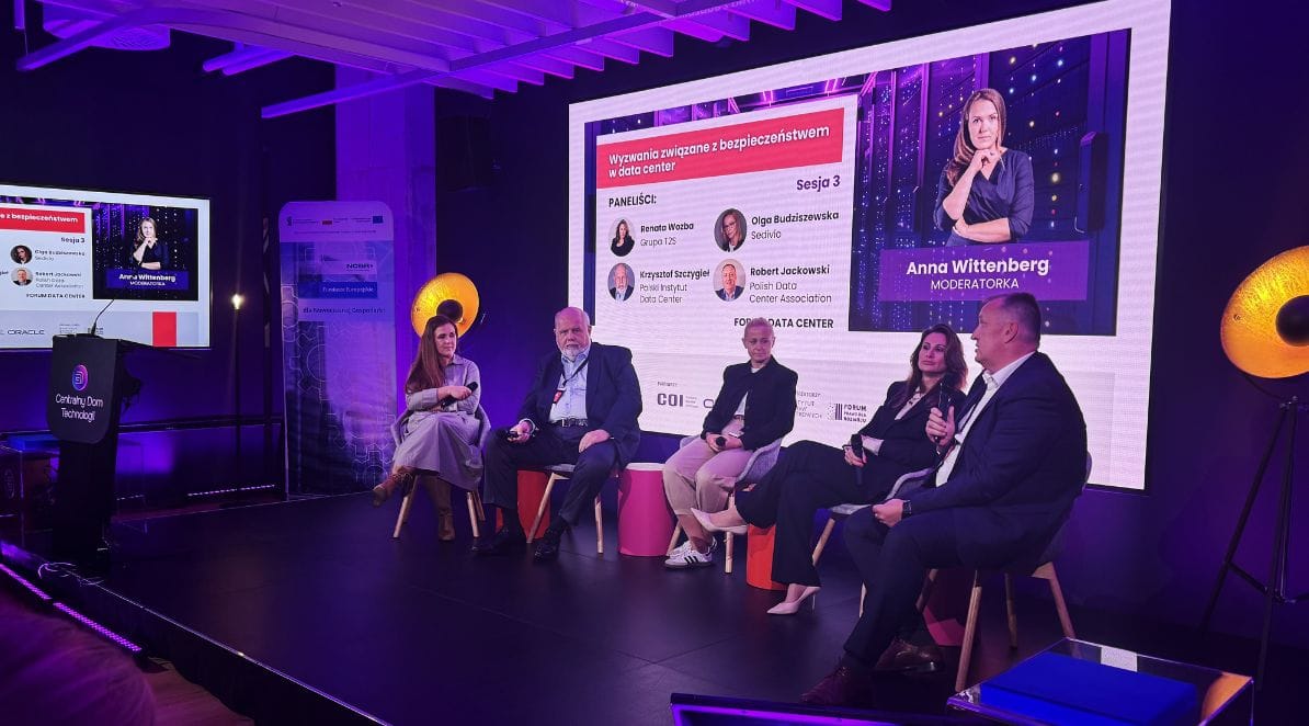 Ilustracja do notatki prasowej pt. "Efektywność energetyczna, bezpieczeństwo danych, a także wdrożenie technologii sztucznej inteligenci i technologii kwantowych – to priorytety wskazywane przez większość firm korzystających z usług Data Center  w Polsce"